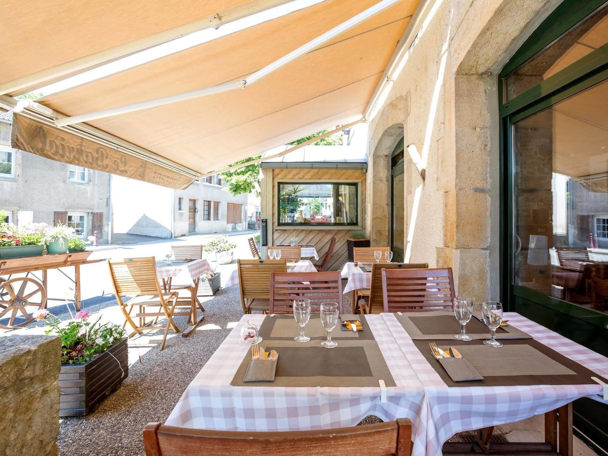 Le Barriol Hotel Saint-Julien-Chapteuil Exterior photo